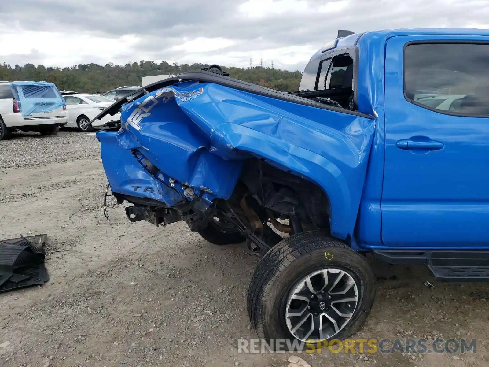 10 Photograph of a damaged car 3TMCZ5AN0MM388988 TOYOTA TACOMA 2021