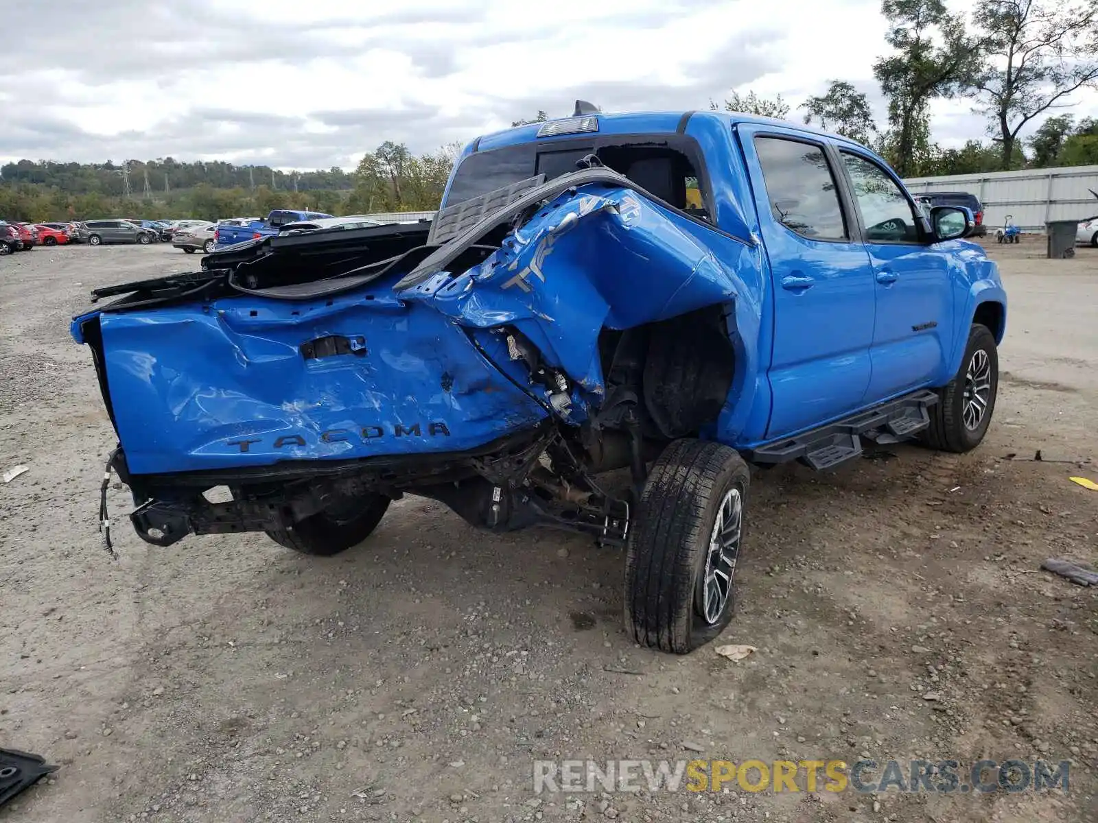 4 Photograph of a damaged car 3TMCZ5AN0MM388988 TOYOTA TACOMA 2021