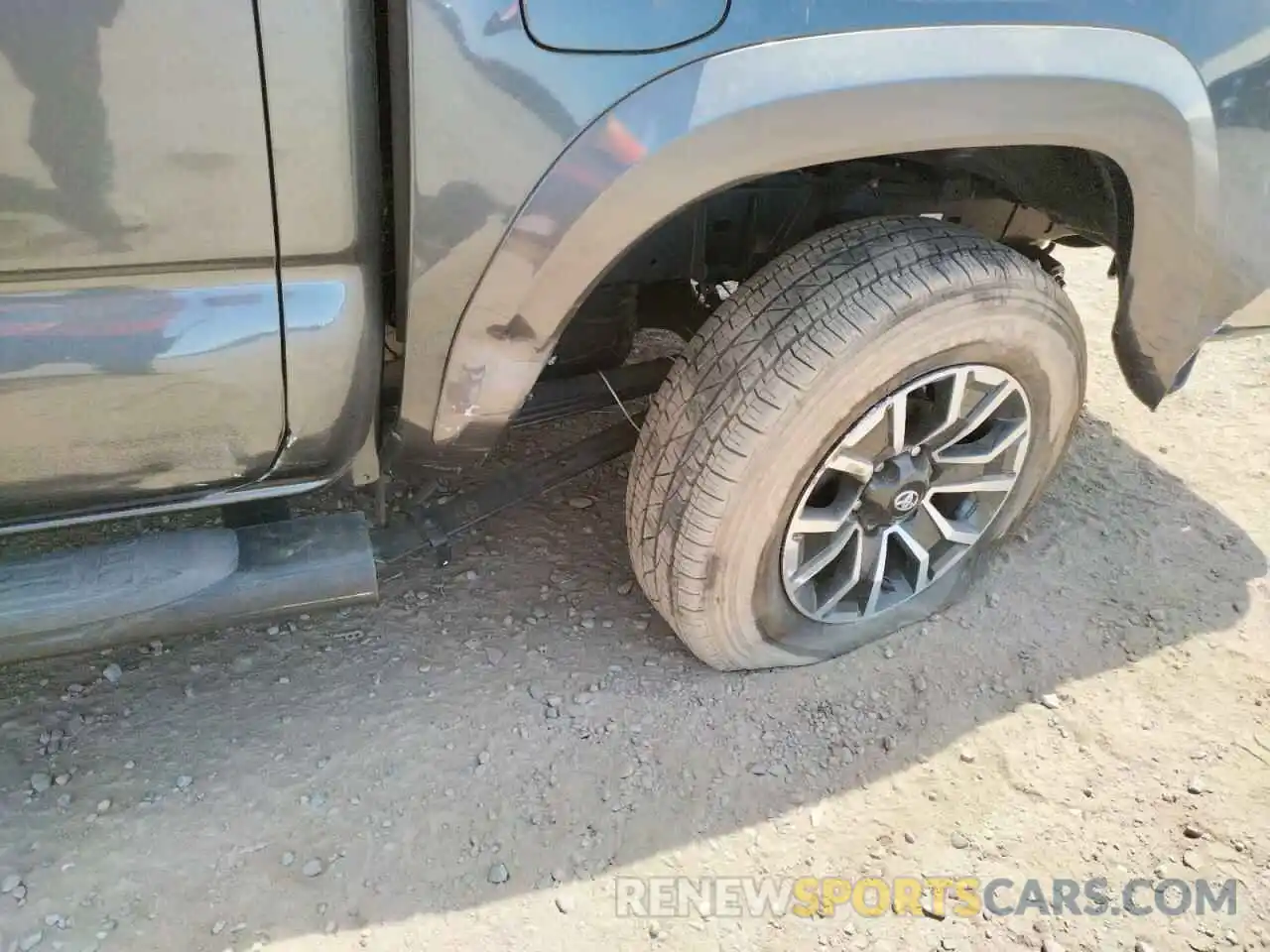 9 Photograph of a damaged car 3TMCZ5AN0MM401934 TOYOTA TACOMA 2021