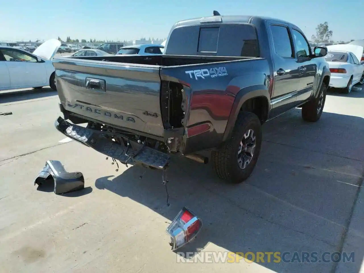 4 Photograph of a damaged car 3TMCZ5AN0MM403473 TOYOTA TACOMA 2021