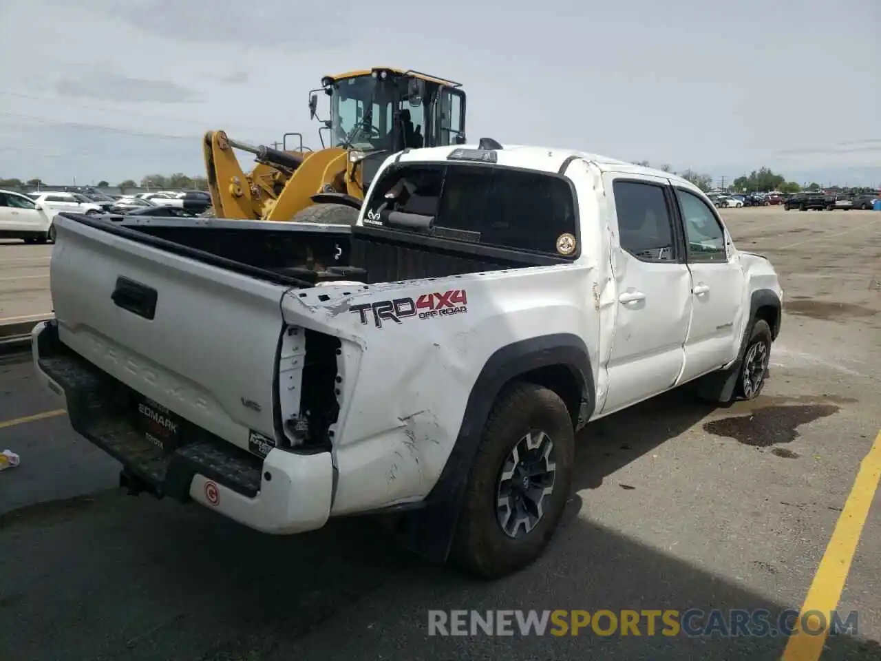 4 Photograph of a damaged car 3TMCZ5AN0MM405790 TOYOTA TACOMA 2021