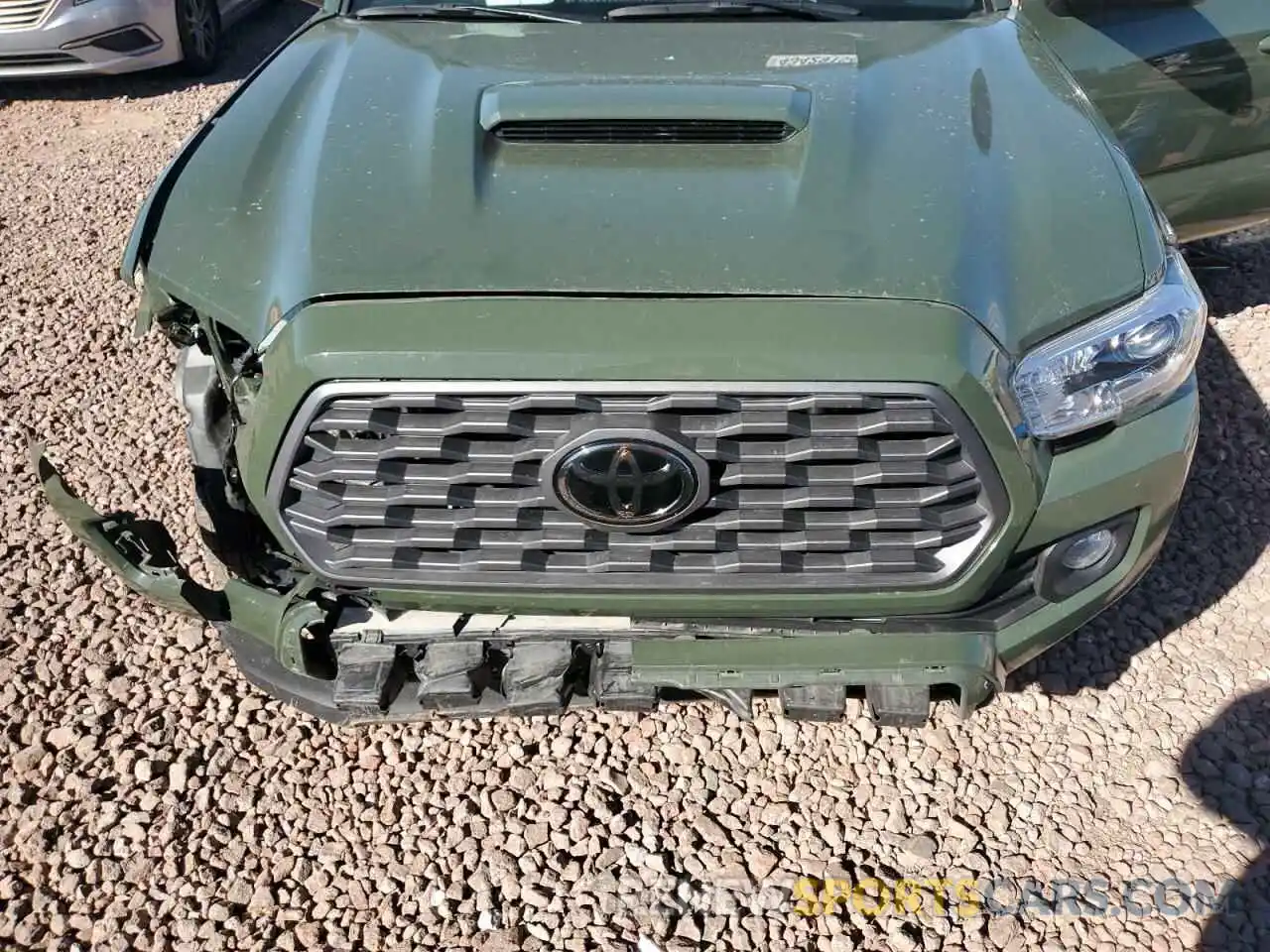 11 Photograph of a damaged car 3TMCZ5AN0MM408737 TOYOTA TACOMA 2021