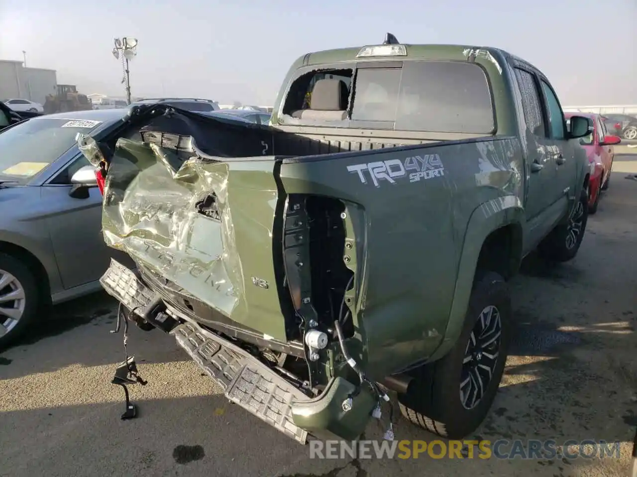 4 Photograph of a damaged car 3TMCZ5AN0MM423688 TOYOTA TACOMA 2021