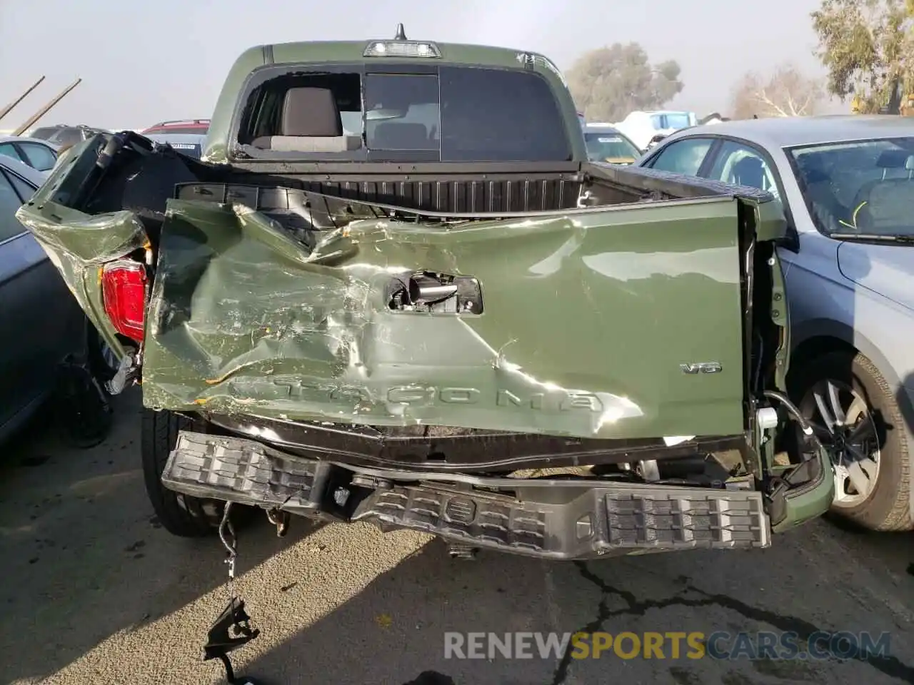 9 Photograph of a damaged car 3TMCZ5AN0MM423688 TOYOTA TACOMA 2021