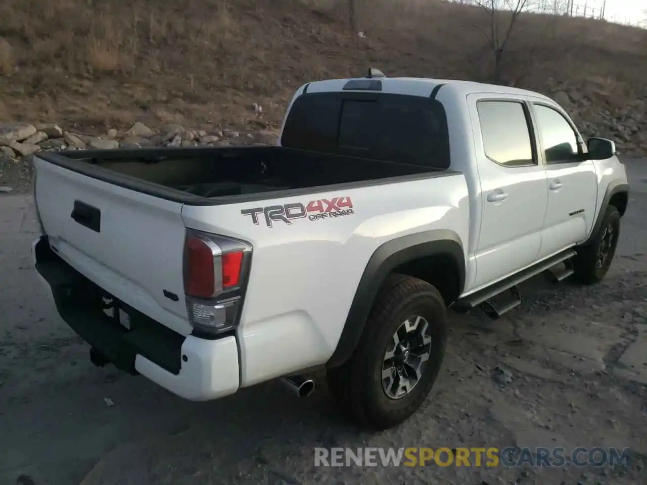 4 Photograph of a damaged car 3TMCZ5AN0MM449028 TOYOTA TACOMA 2021