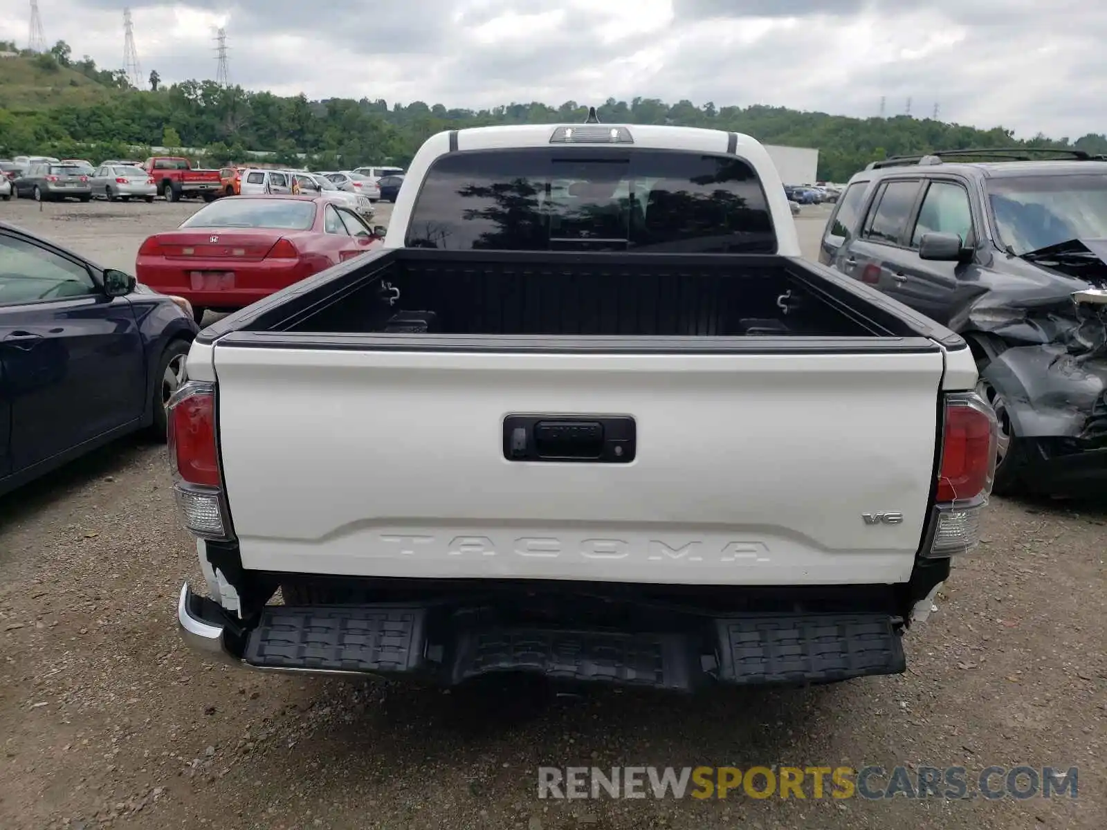 9 Photograph of a damaged car 3TMCZ5AN1MM383637 TOYOTA TACOMA 2021