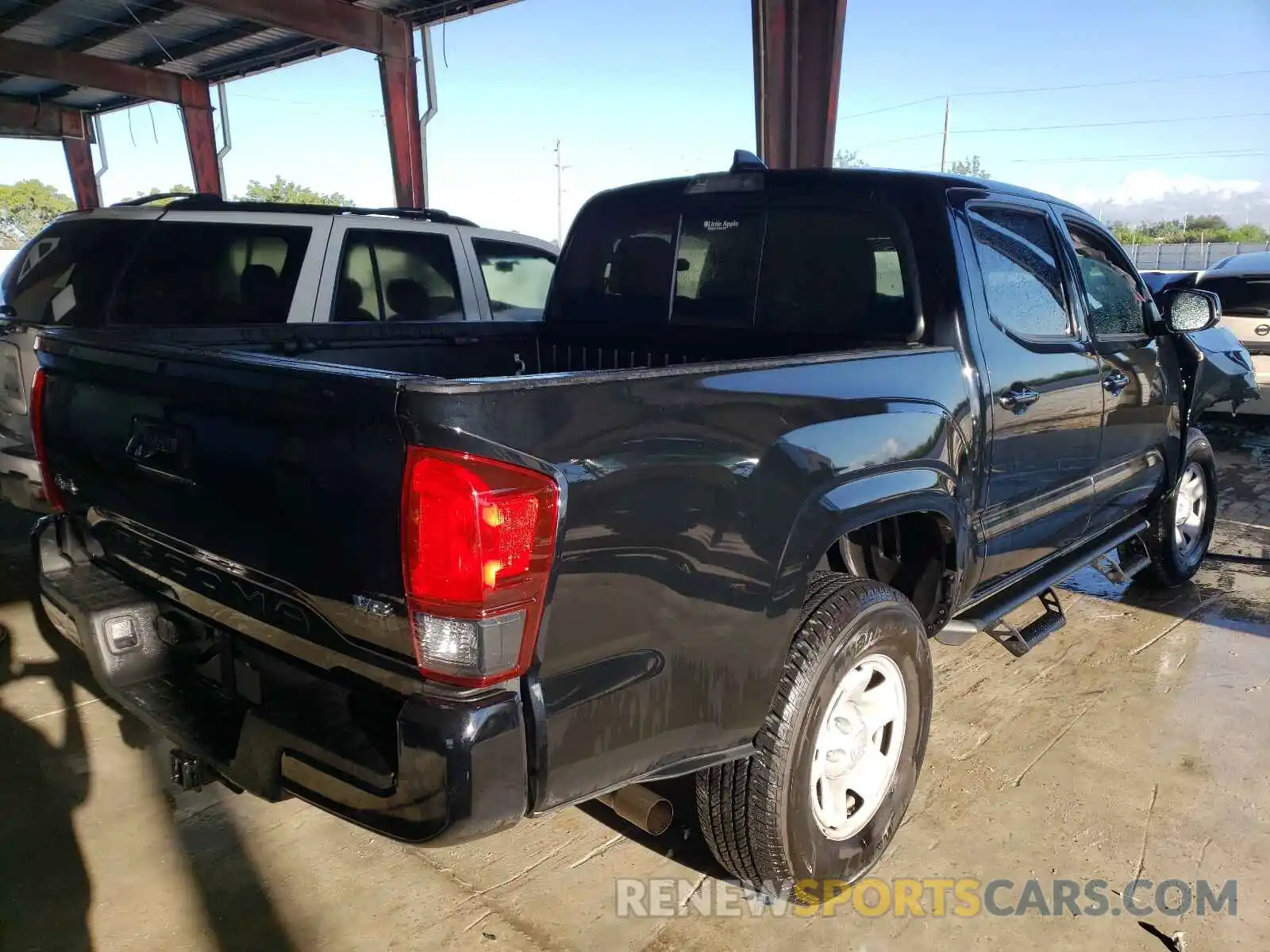 4 Photograph of a damaged car 3TMCZ5AN1MM390877 TOYOTA TACOMA 2021