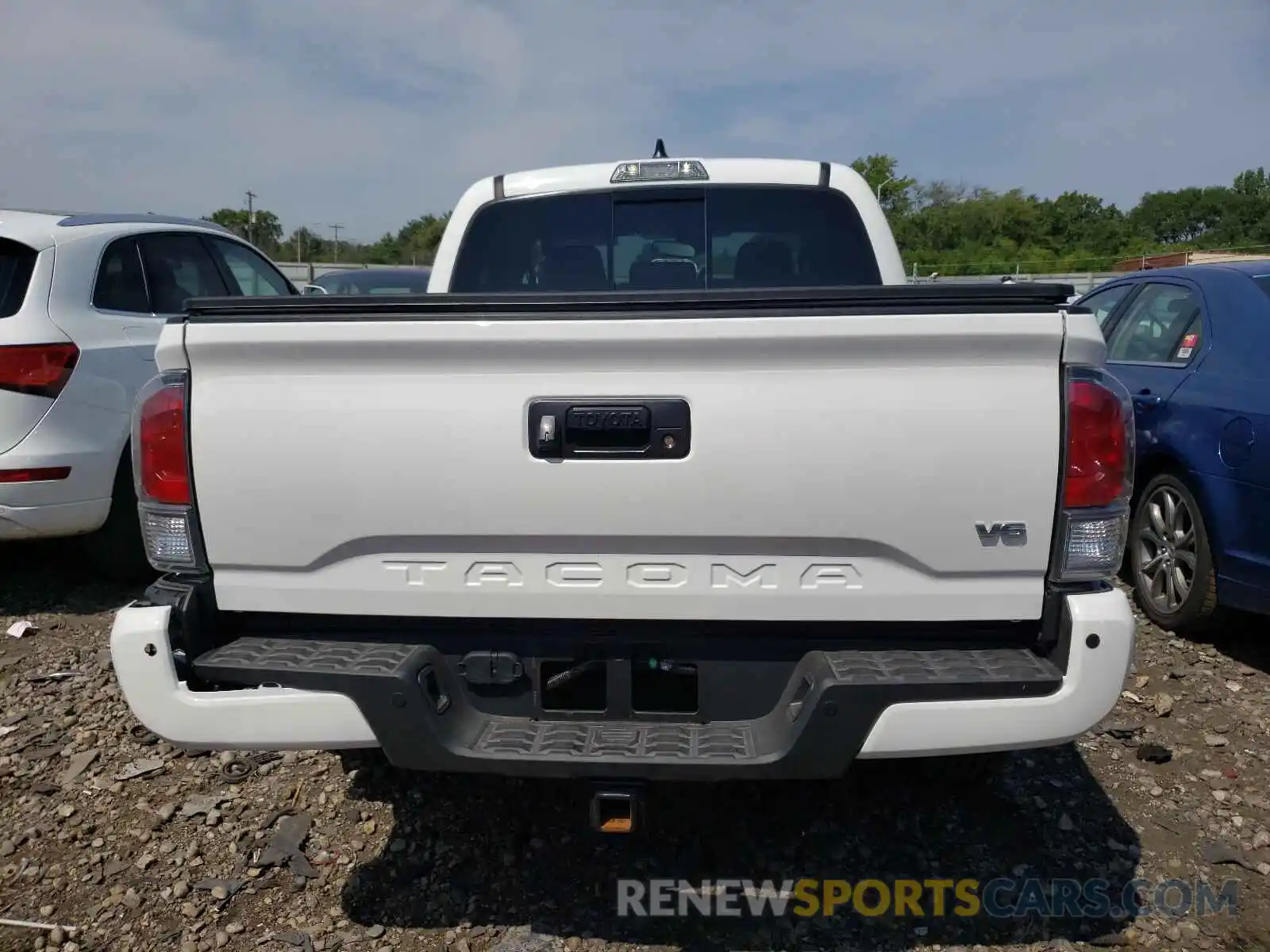 9 Photograph of a damaged car 3TMCZ5AN1MM409718 TOYOTA TACOMA 2021