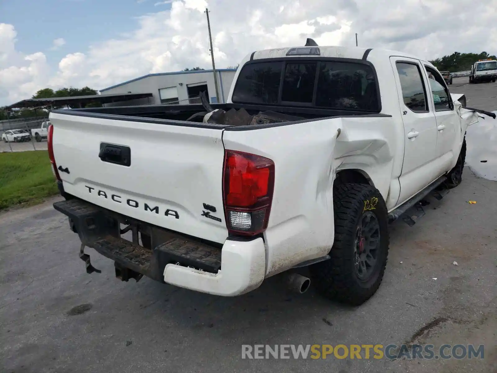 4 Photograph of a damaged car 3TMCZ5AN1MM413073 TOYOTA TACOMA 2021