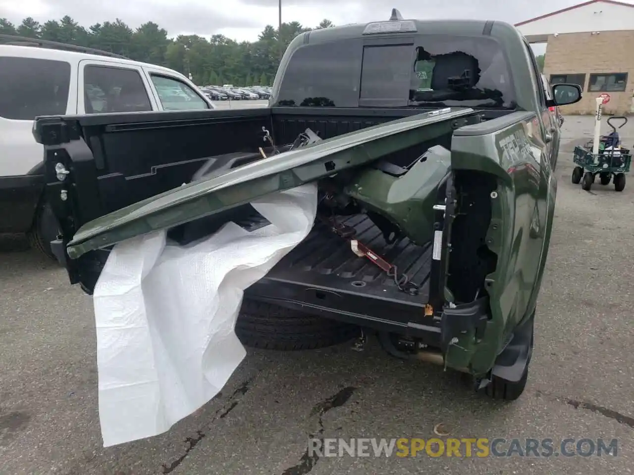 9 Photograph of a damaged car 3TMCZ5AN1MM432965 TOYOTA TACOMA 2021