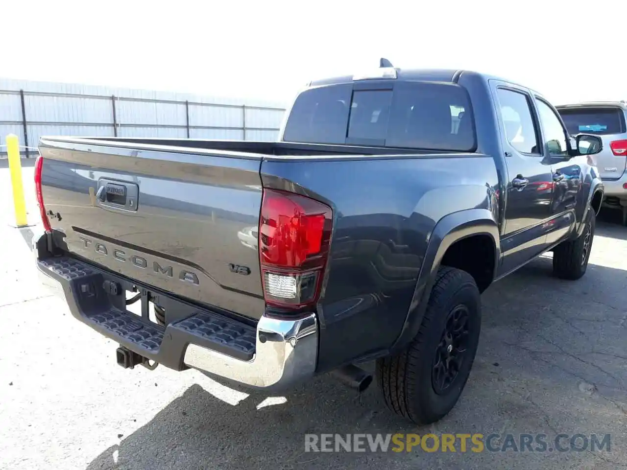 4 Photograph of a damaged car 3TMCZ5AN1MM444064 TOYOTA TACOMA 2021