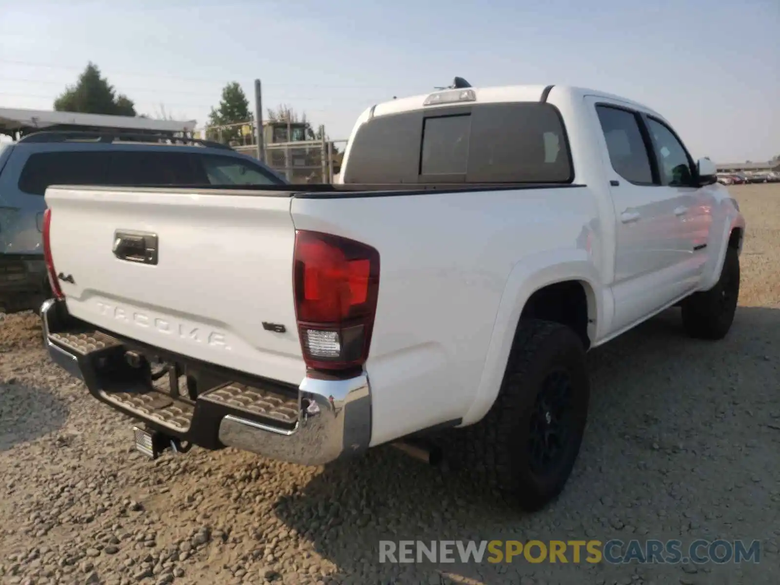 4 Photograph of a damaged car 3TMCZ5AN2MM400851 TOYOTA TACOMA 2021