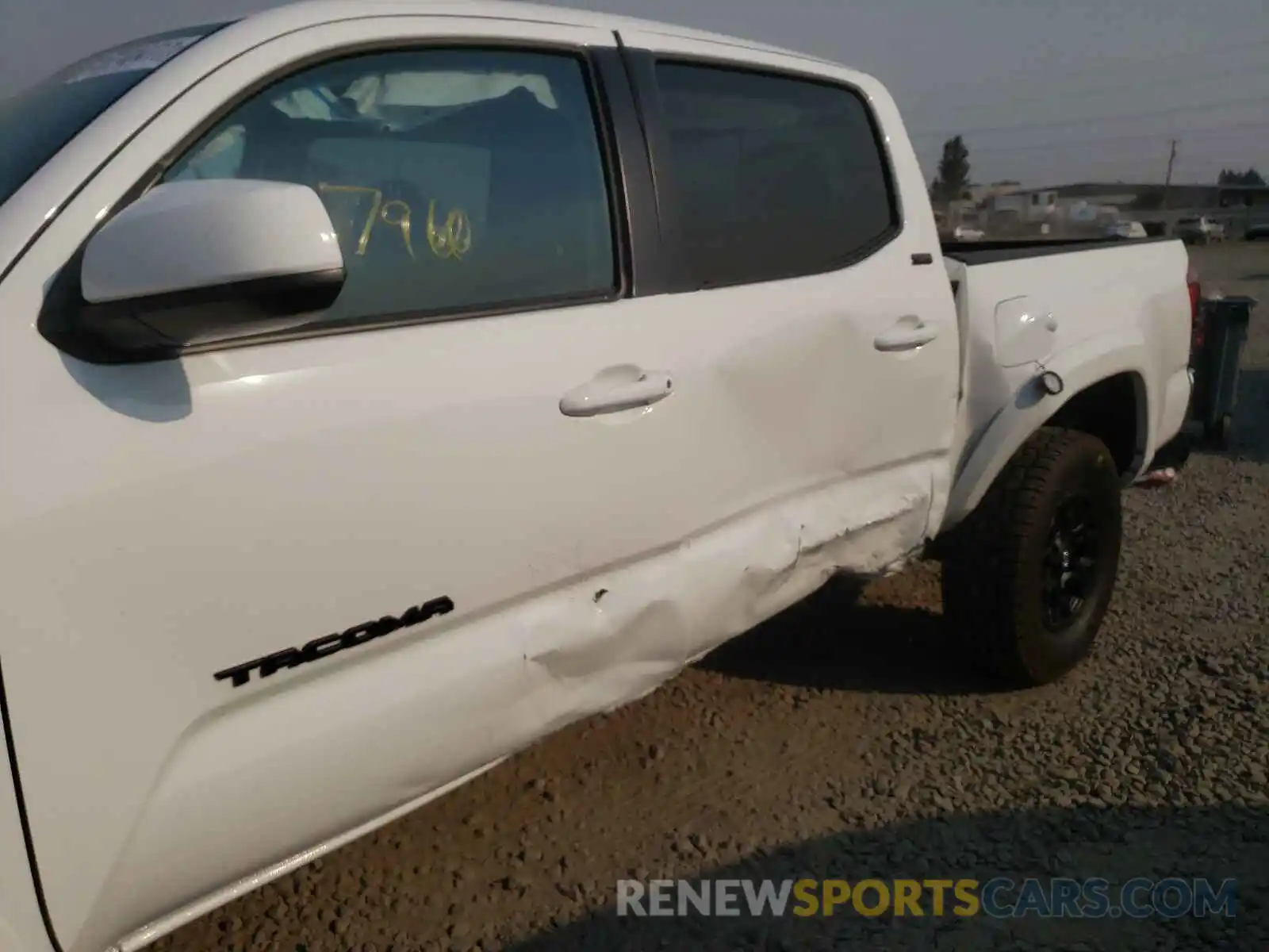 9 Photograph of a damaged car 3TMCZ5AN2MM400851 TOYOTA TACOMA 2021