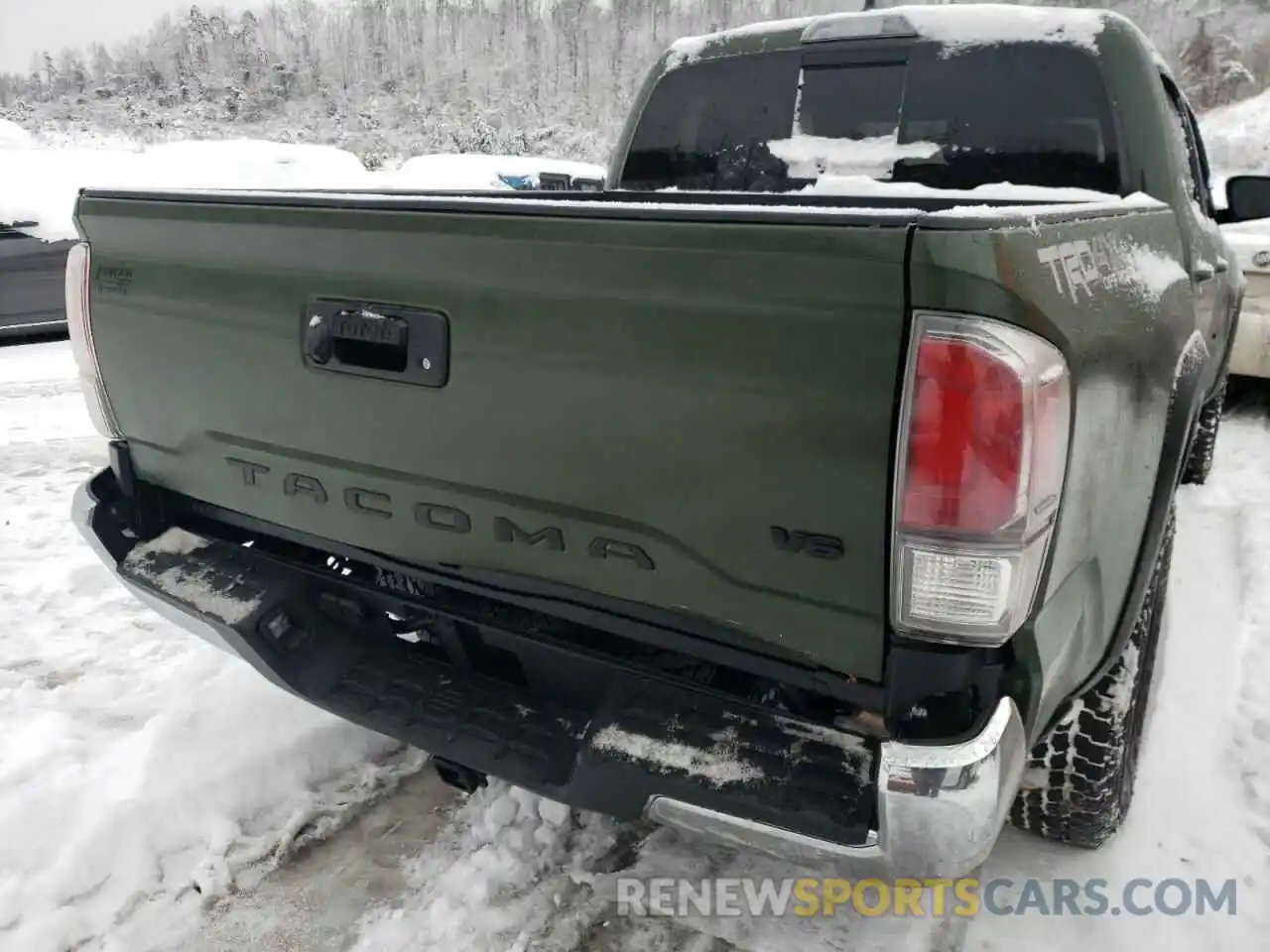 9 Photograph of a damaged car 3TMCZ5AN2MM435826 TOYOTA TACOMA 2021