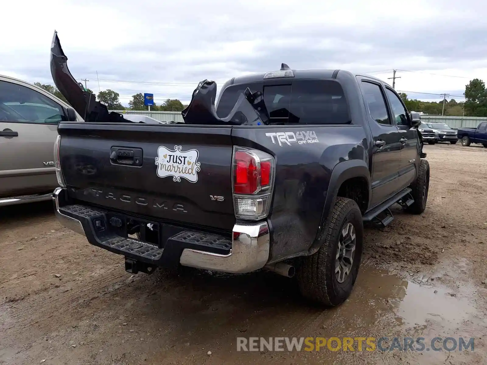 4 Photograph of a damaged car 3TMCZ5AN2MM442307 TOYOTA TACOMA 2021