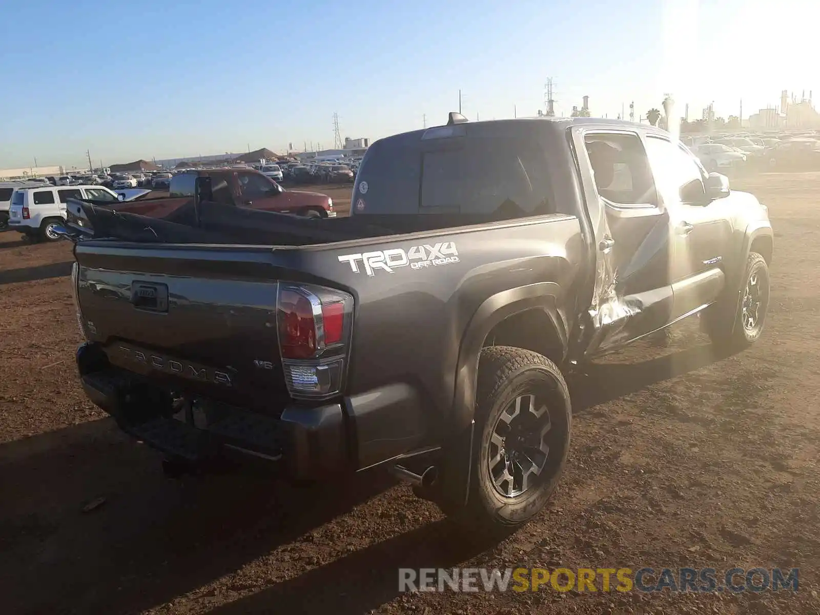 4 Photograph of a damaged car 3TMCZ5AN3MM403564 TOYOTA TACOMA 2021