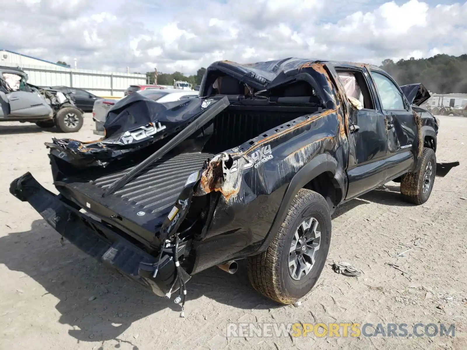 4 Photograph of a damaged car 3TMCZ5AN3MM419294 TOYOTA TACOMA 2021