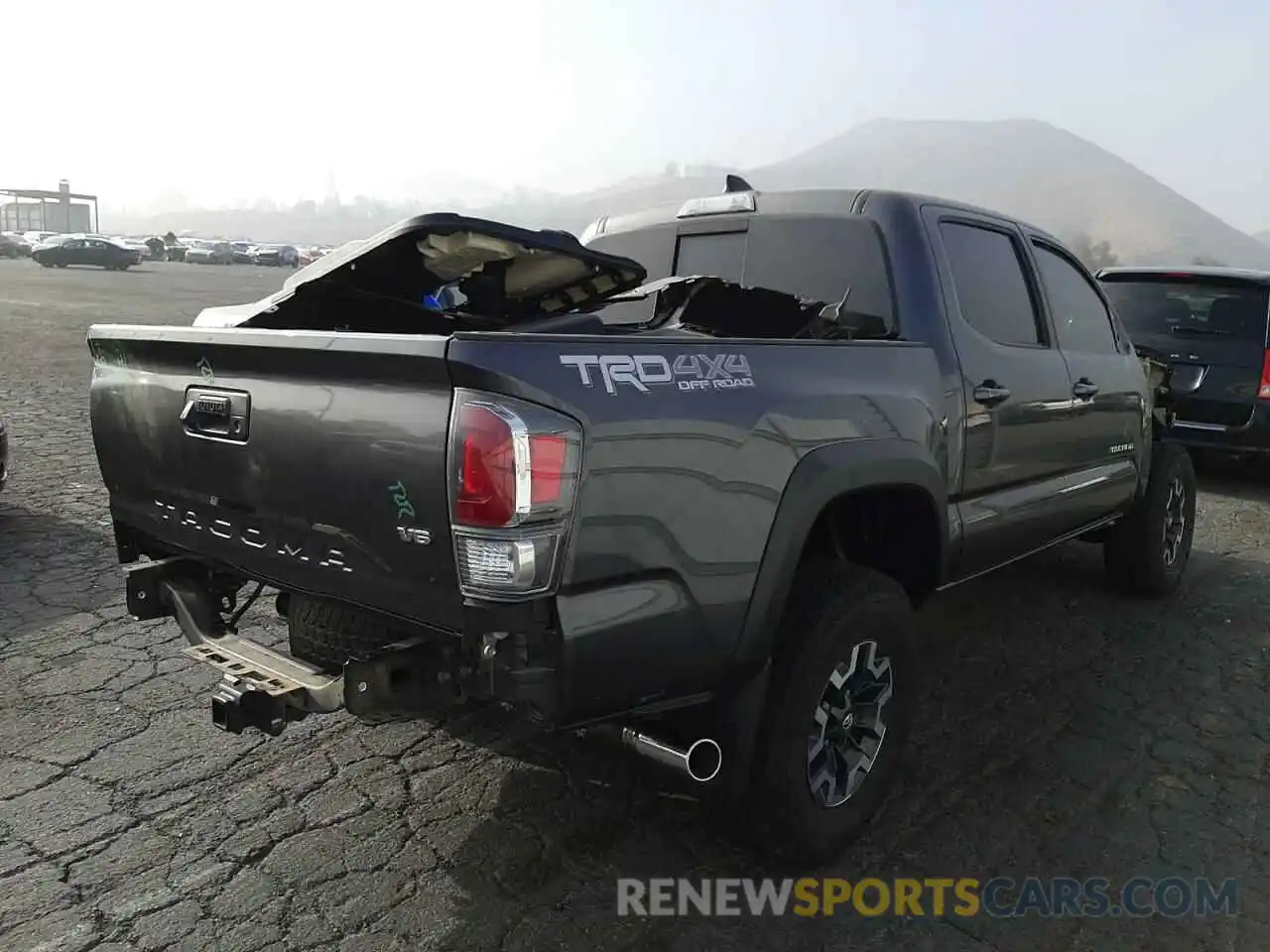 4 Photograph of a damaged car 3TMCZ5AN3MM450755 TOYOTA TACOMA 2021