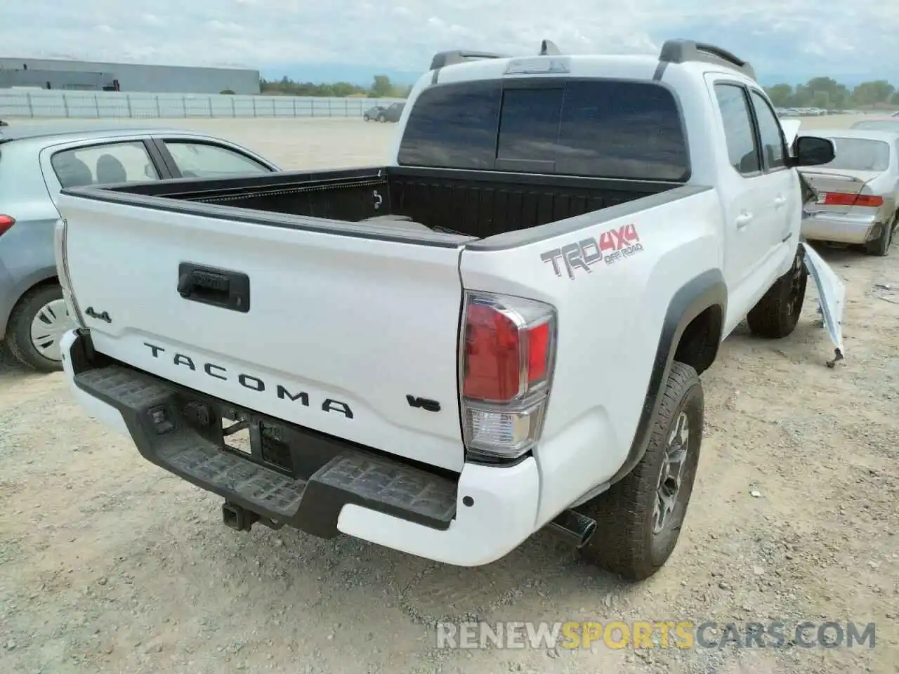 4 Photograph of a damaged car 3TMCZ5AN4MM382269 TOYOTA TACOMA 2021