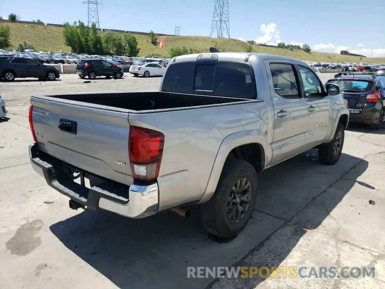 4 Photograph of a damaged car 3TMCZ5AN4MM399573 TOYOTA TACOMA 2021