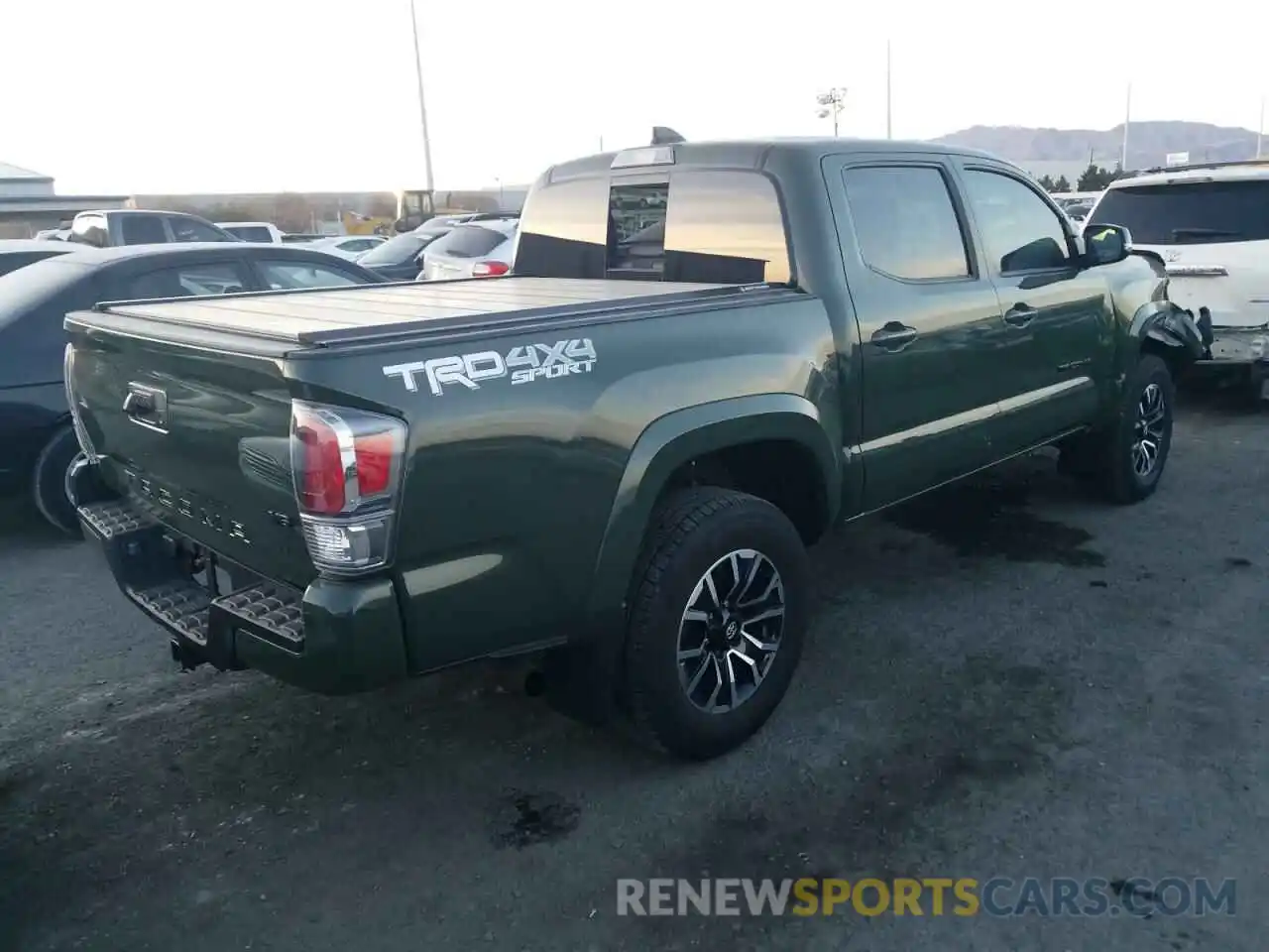 4 Фотография поврежденного автомобиля 3TMCZ5AN4MM407414 TOYOTA TACOMA 2021