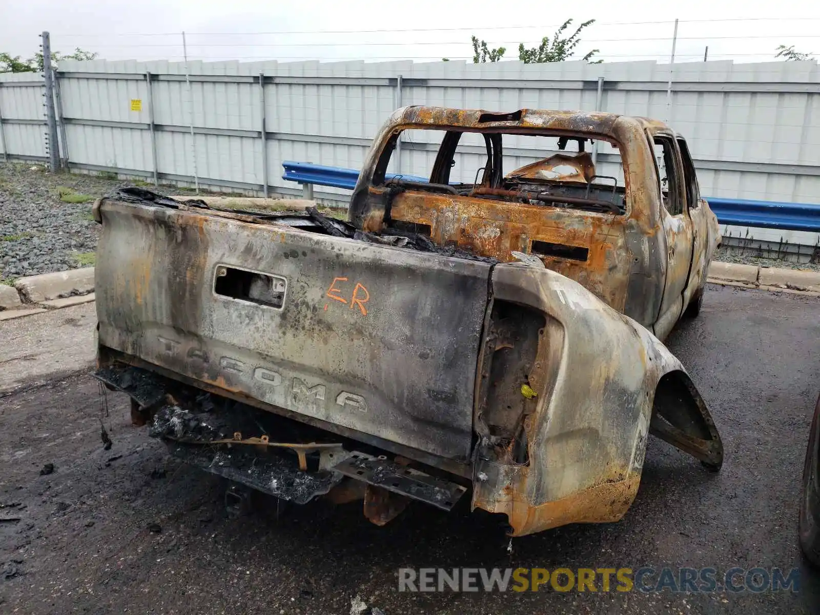 4 Photograph of a damaged car 3TMCZ5AN4MM419286 TOYOTA TACOMA 2021