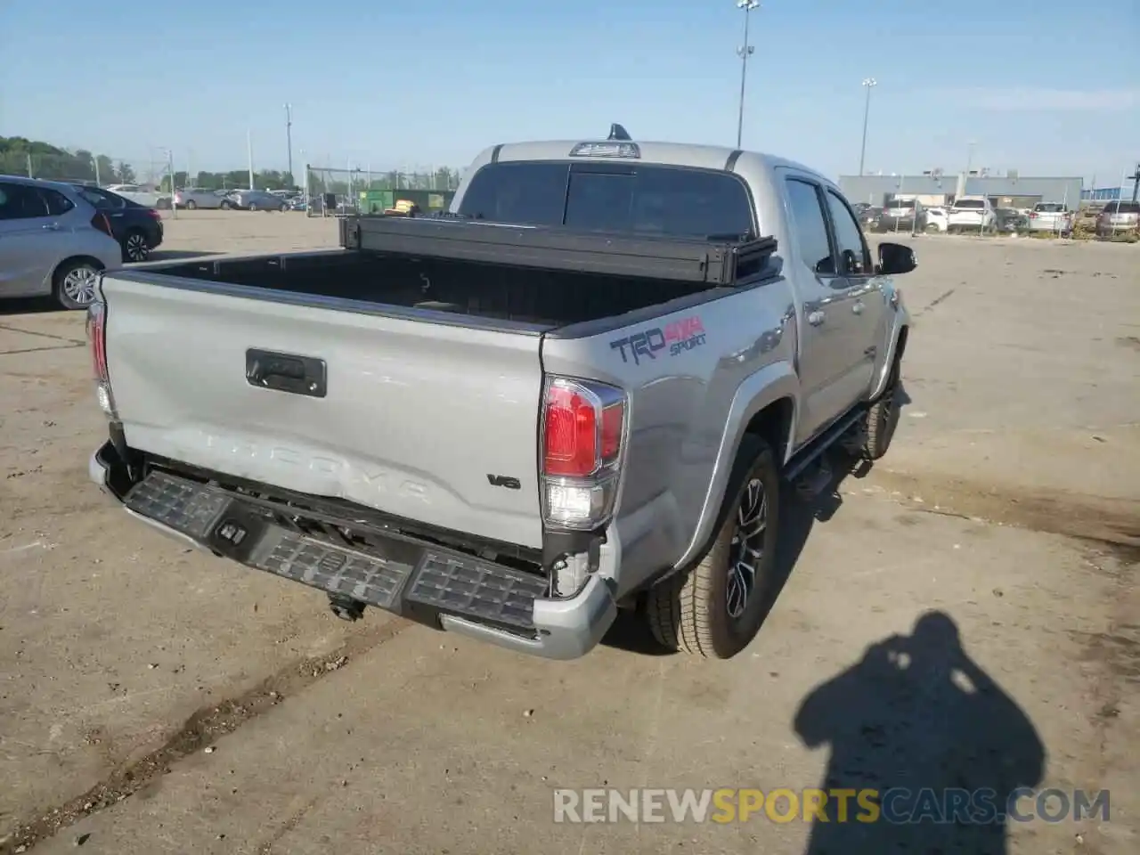 4 Photograph of a damaged car 3TMCZ5AN4MM425122 TOYOTA TACOMA 2021