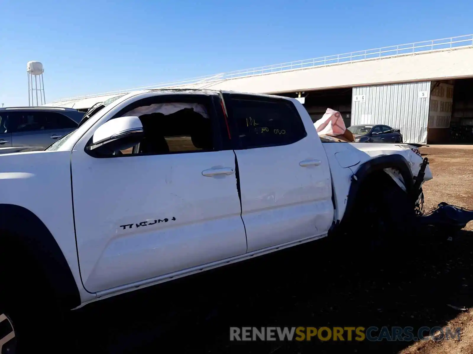 10 Photograph of a damaged car 3TMCZ5AN4MM446939 TOYOTA TACOMA 2021