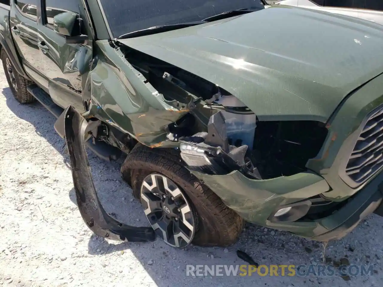 9 Photograph of a damaged car 3TMCZ5AN4MM448805 TOYOTA TACOMA 2021