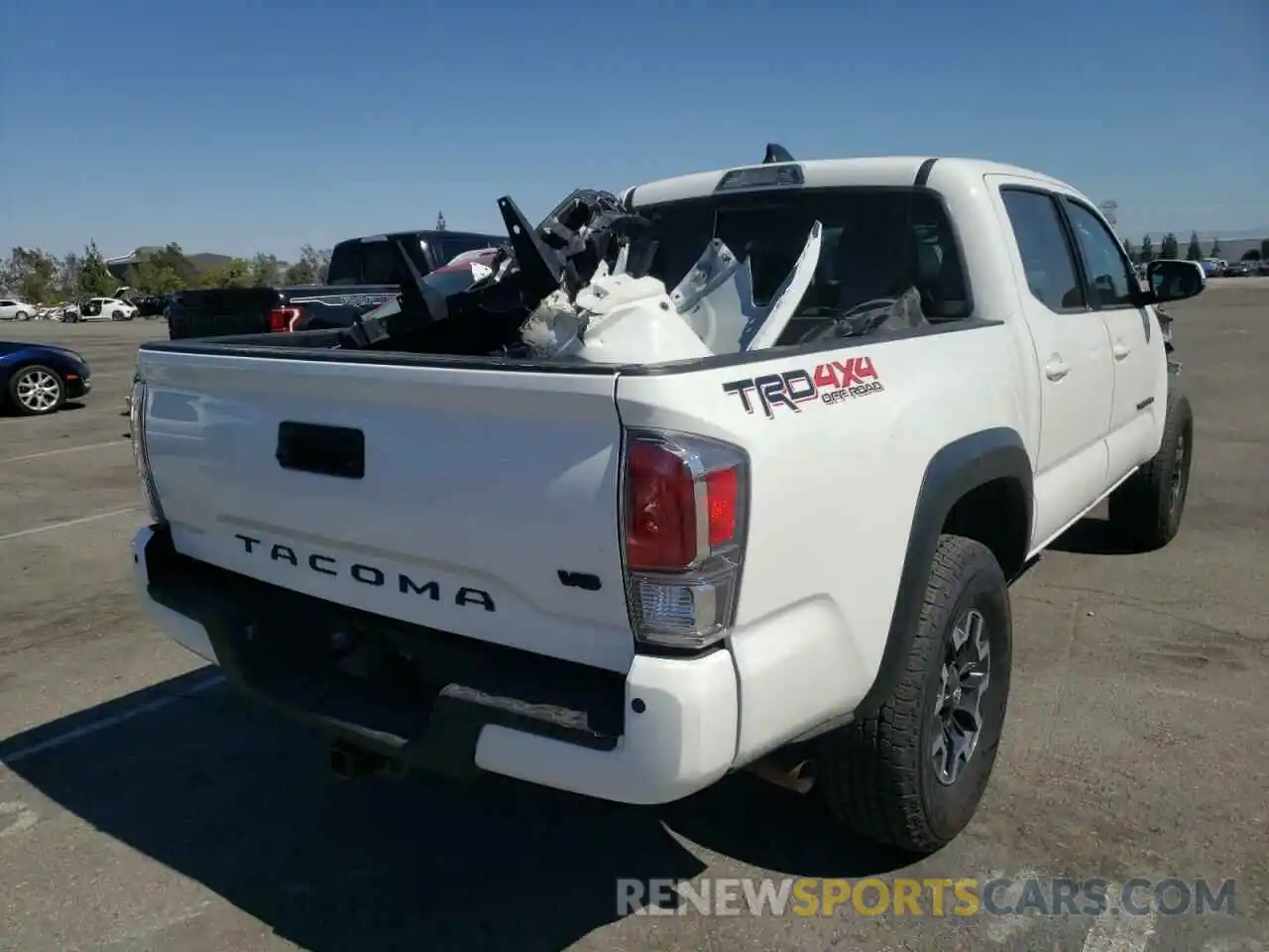 4 Photograph of a damaged car 3TMCZ5AN5MM374763 TOYOTA TACOMA 2021