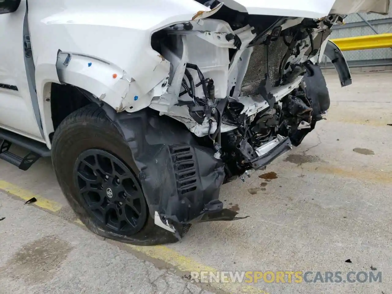 9 Photograph of a damaged car 3TMCZ5AN5MM410791 TOYOTA TACOMA 2021