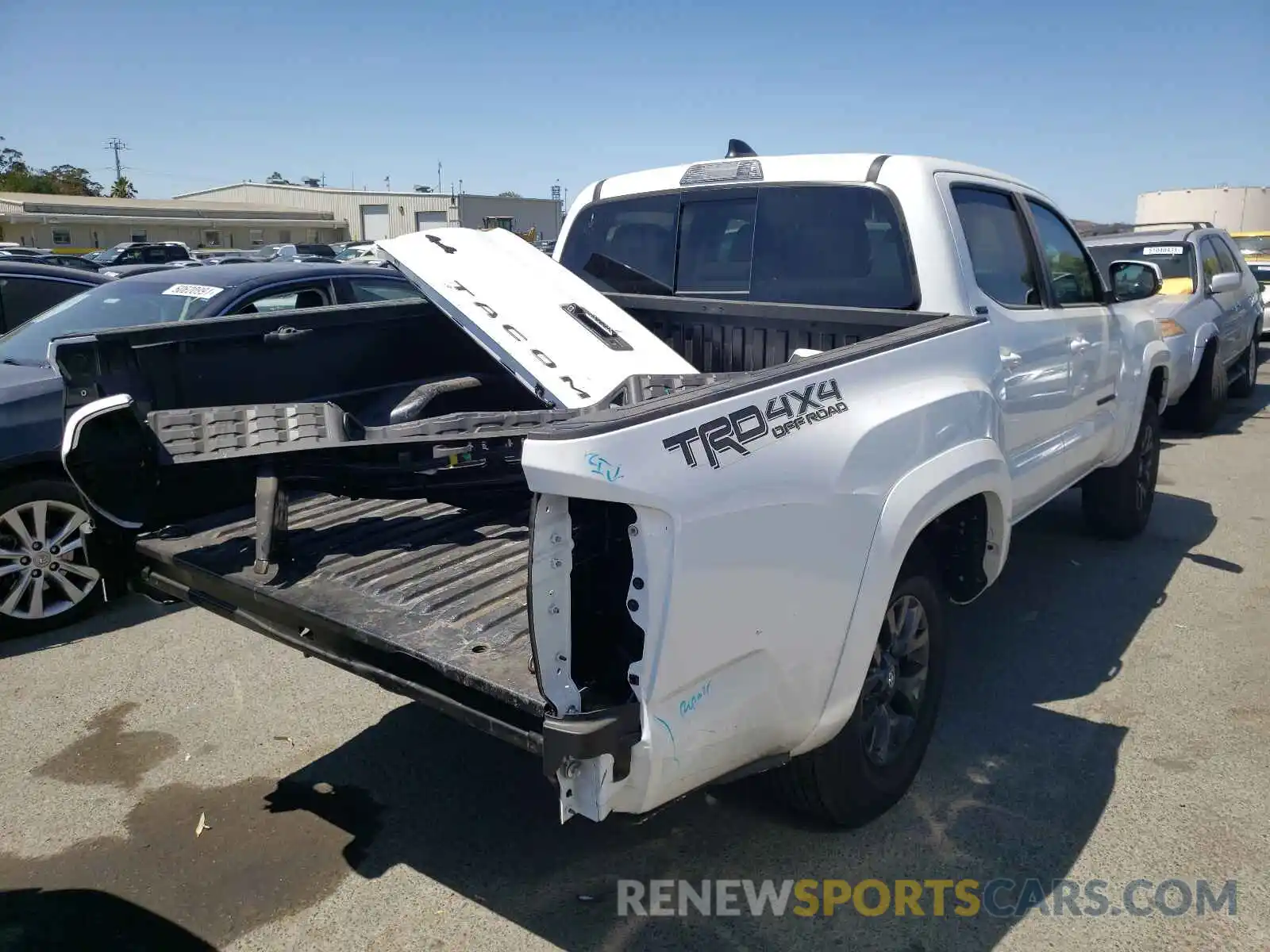 4 Photograph of a damaged car 3TMCZ5AN5MM412699 TOYOTA TACOMA 2021