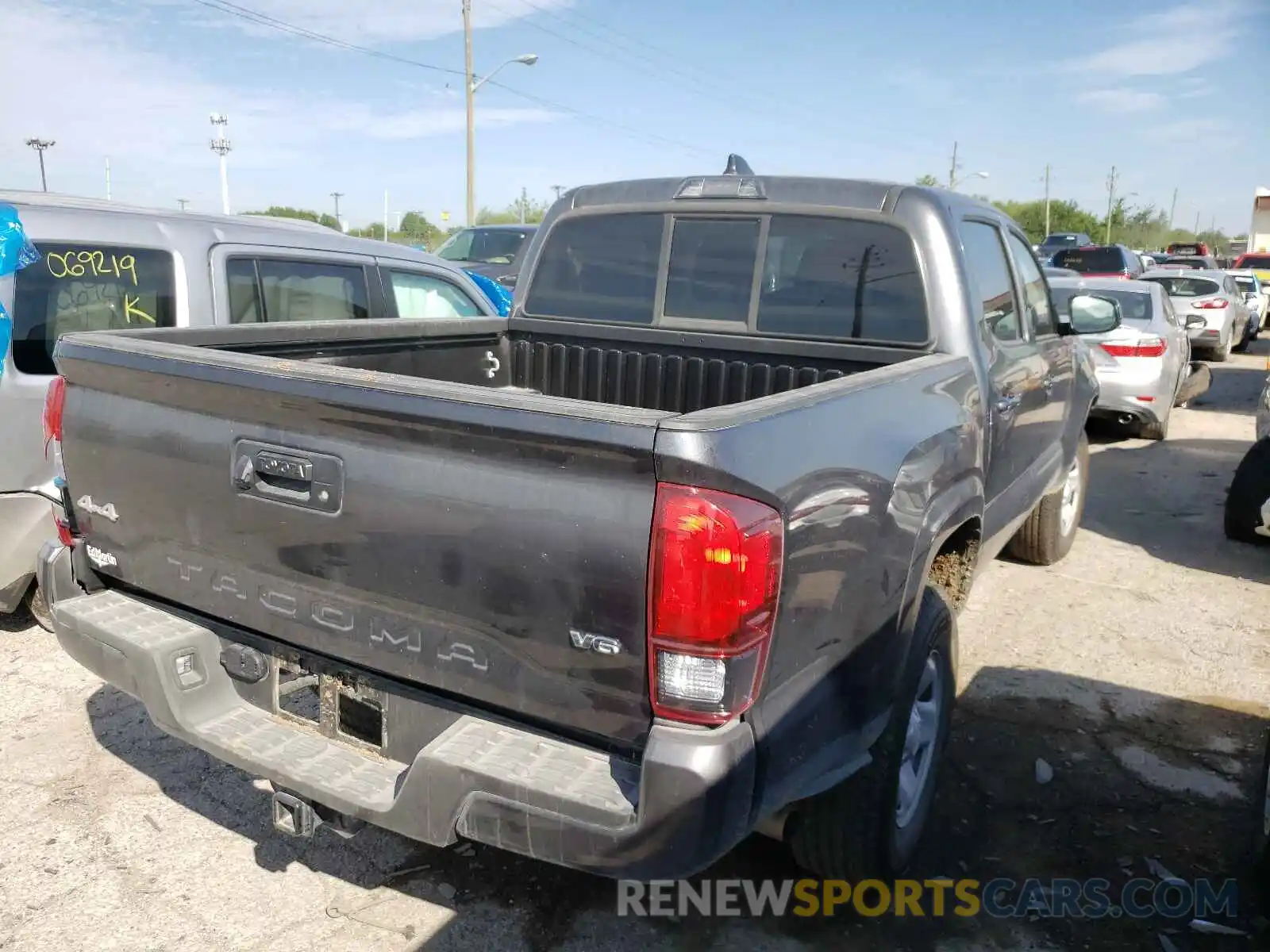 4 Photograph of a damaged car 3TMCZ5AN5MM422147 TOYOTA TACOMA 2021