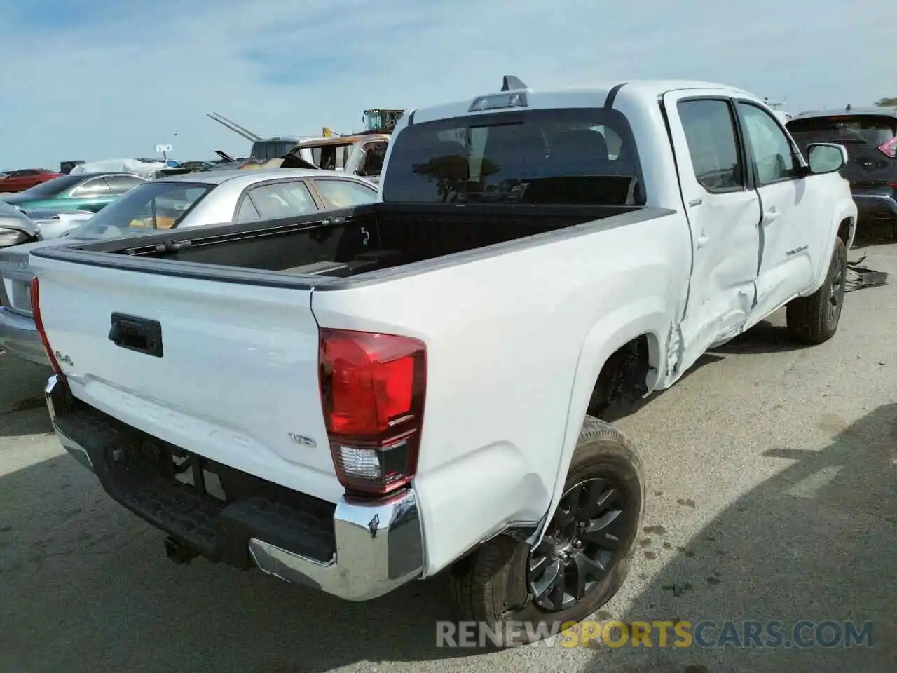 4 Photograph of a damaged car 3TMCZ5AN5MM439515 TOYOTA TACOMA 2021