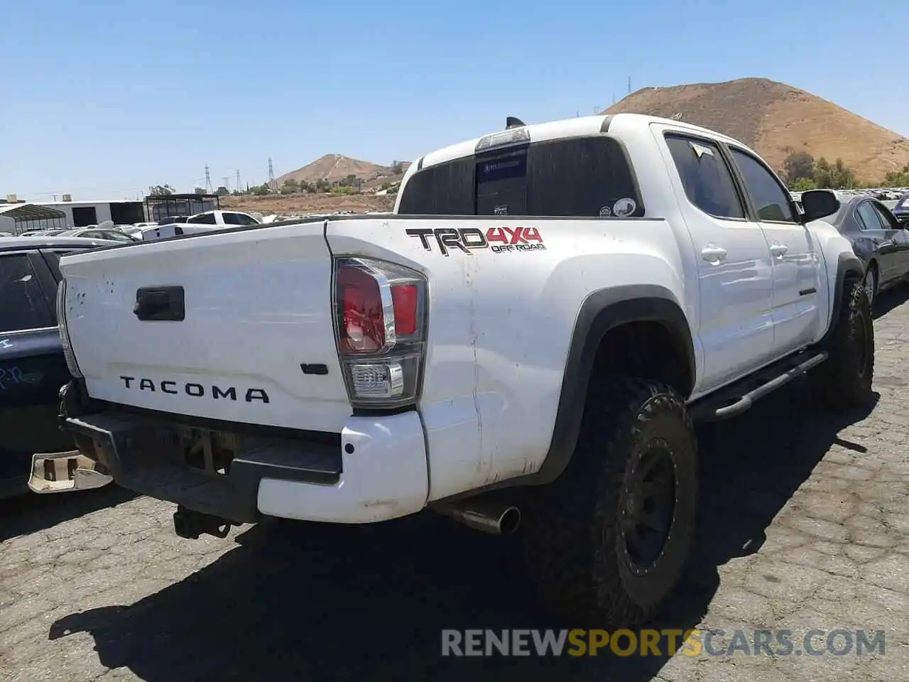 4 Photograph of a damaged car 3TMCZ5AN6MM374772 TOYOTA TACOMA 2021