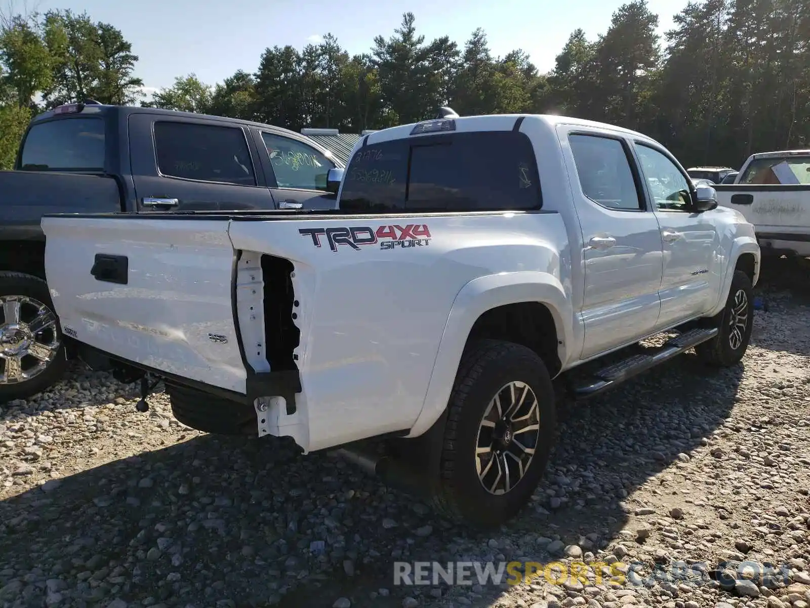 4 Photograph of a damaged car 3TMCZ5AN6MM379759 TOYOTA TACOMA 2021