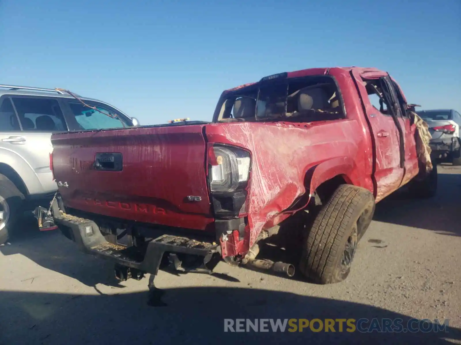 4 Photograph of a damaged car 3TMCZ5AN6MM382032 TOYOTA TACOMA 2021