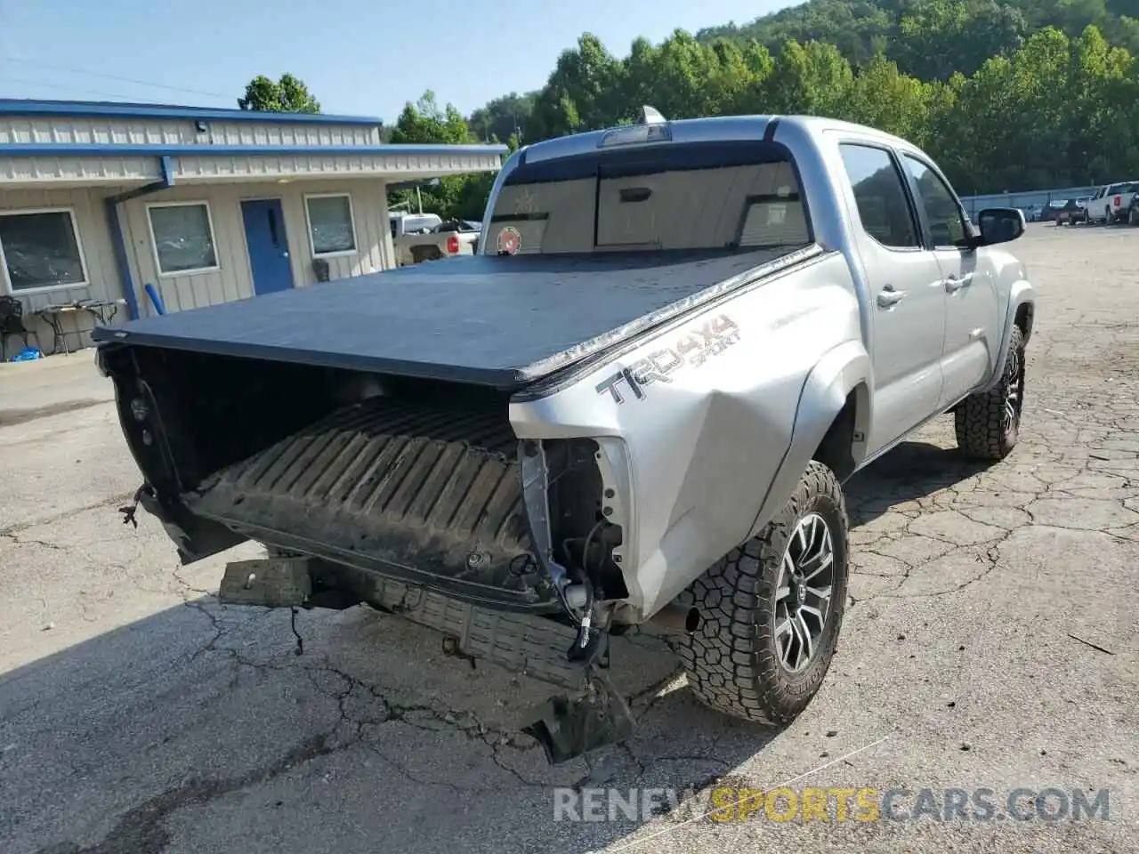 4 Photograph of a damaged car 3TMCZ5AN6MM382810 TOYOTA TACOMA 2021