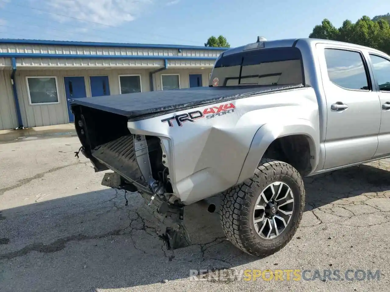 9 Photograph of a damaged car 3TMCZ5AN6MM382810 TOYOTA TACOMA 2021