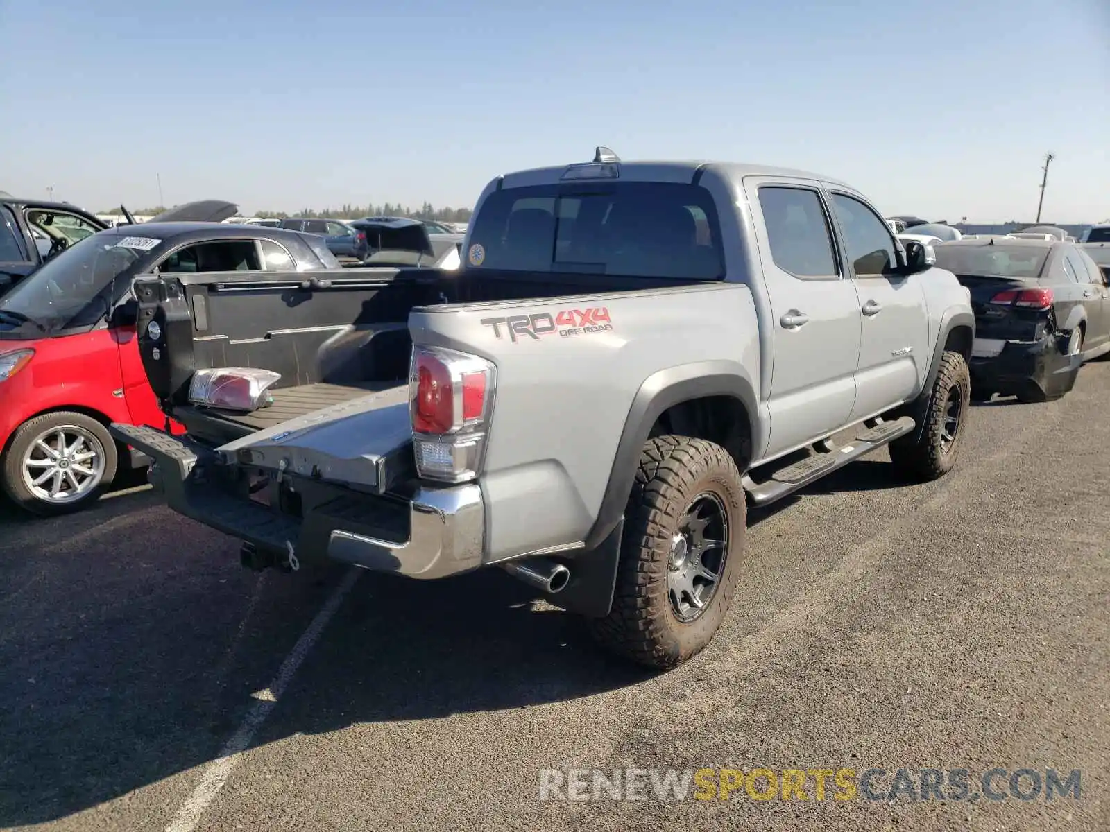 4 Photograph of a damaged car 3TMCZ5AN6MM389479 TOYOTA TACOMA 2021