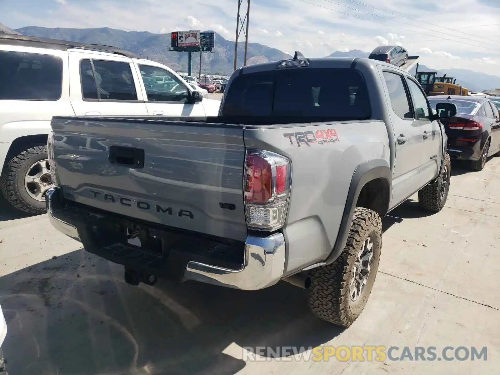 4 Photograph of a damaged car 3TMCZ5AN6MM394052 TOYOTA TACOMA 2021