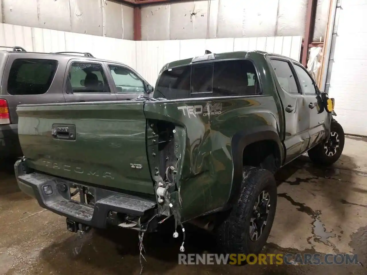 4 Photograph of a damaged car 3TMCZ5AN6MM398747 TOYOTA TACOMA 2021