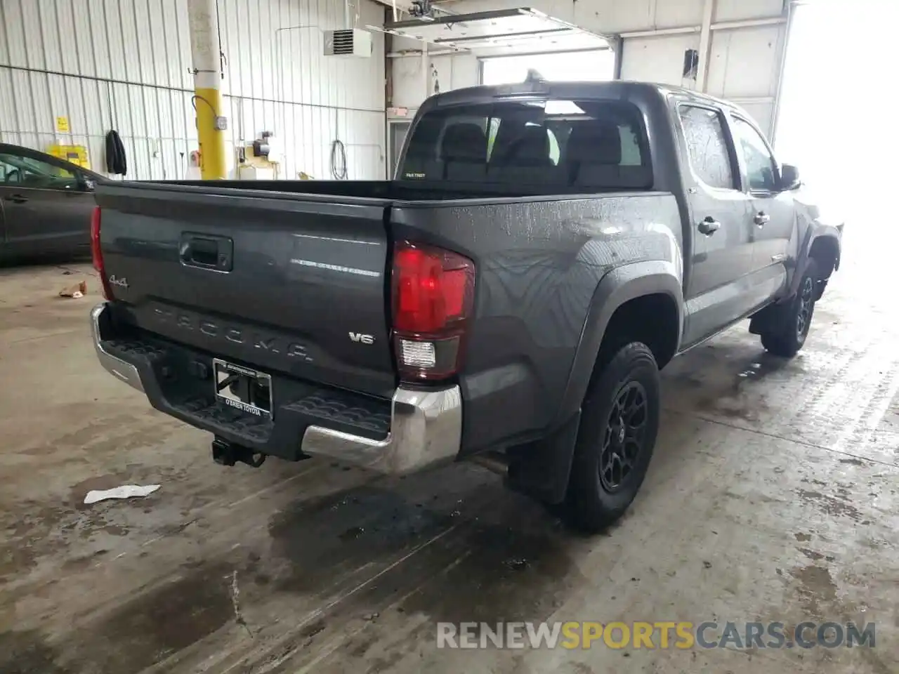 4 Photograph of a damaged car 3TMCZ5AN6MM414042 TOYOTA TACOMA 2021