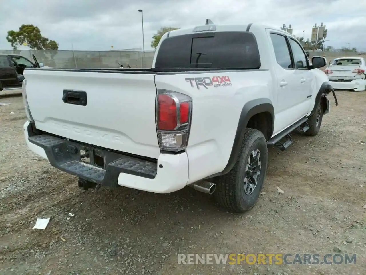 4 Photograph of a damaged car 3TMCZ5AN7MM404992 TOYOTA TACOMA 2021