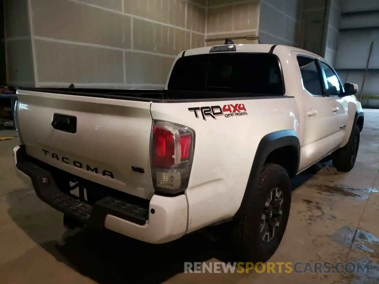 4 Photograph of a damaged car 3TMCZ5AN7MM408069 TOYOTA TACOMA 2021