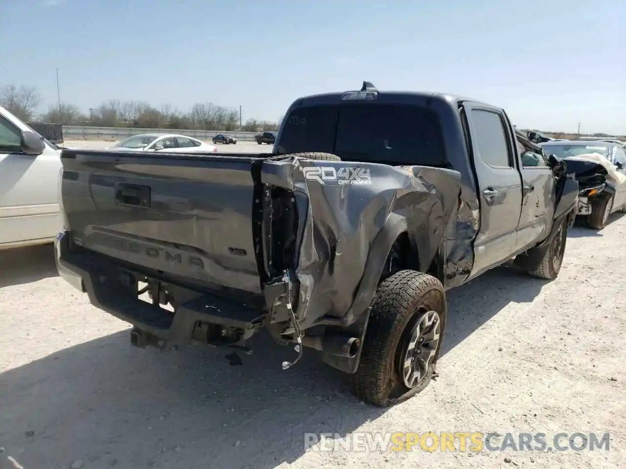 4 Photograph of a damaged car 3TMCZ5AN7MM409125 TOYOTA TACOMA 2021