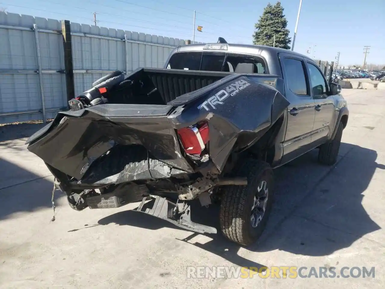 4 Photograph of a damaged car 3TMCZ5AN7MM409223 TOYOTA TACOMA 2021