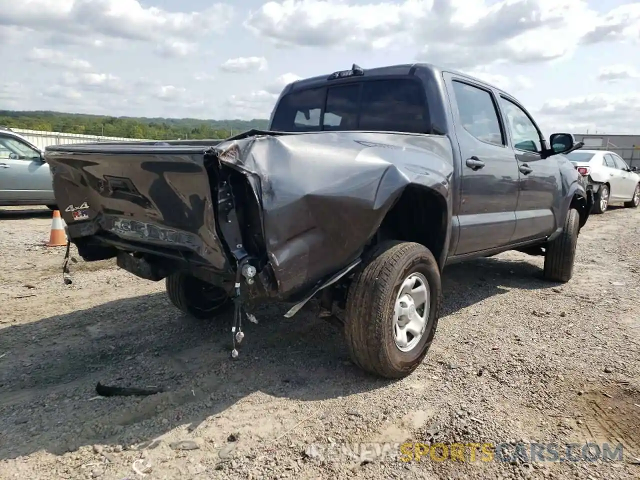 4 Photograph of a damaged car 3TMCZ5AN7MM419282 TOYOTA TACOMA 2021