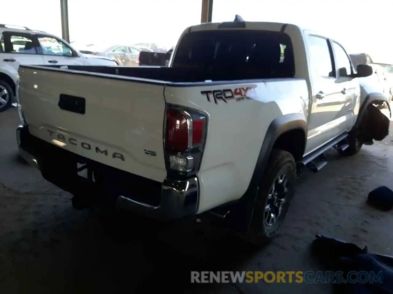 4 Photograph of a damaged car 3TMCZ5AN7MM435420 TOYOTA TACOMA 2021