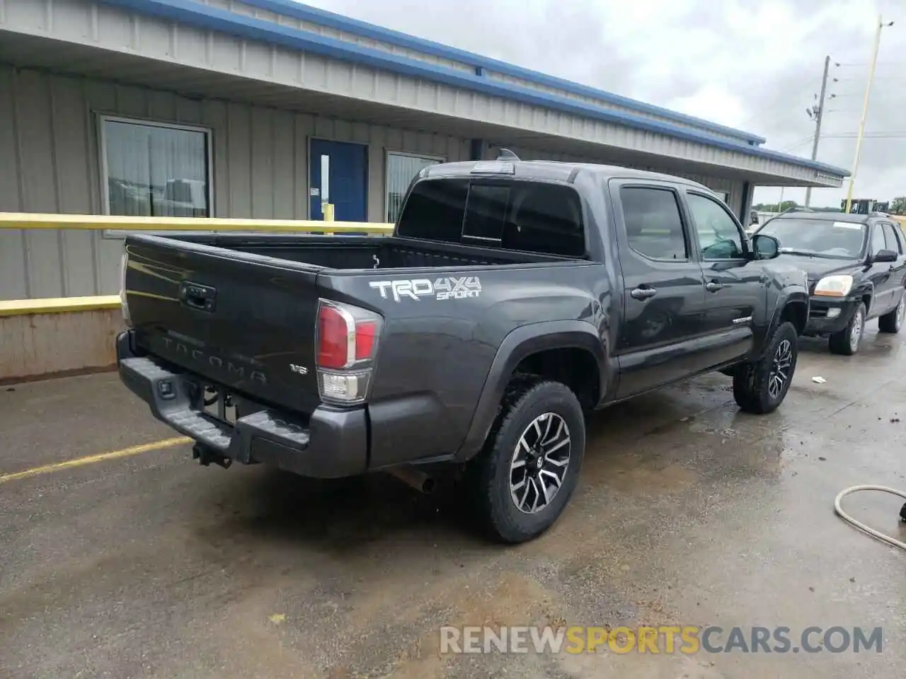 4 Photograph of a damaged car 3TMCZ5AN8MM371016 TOYOTA TACOMA 2021